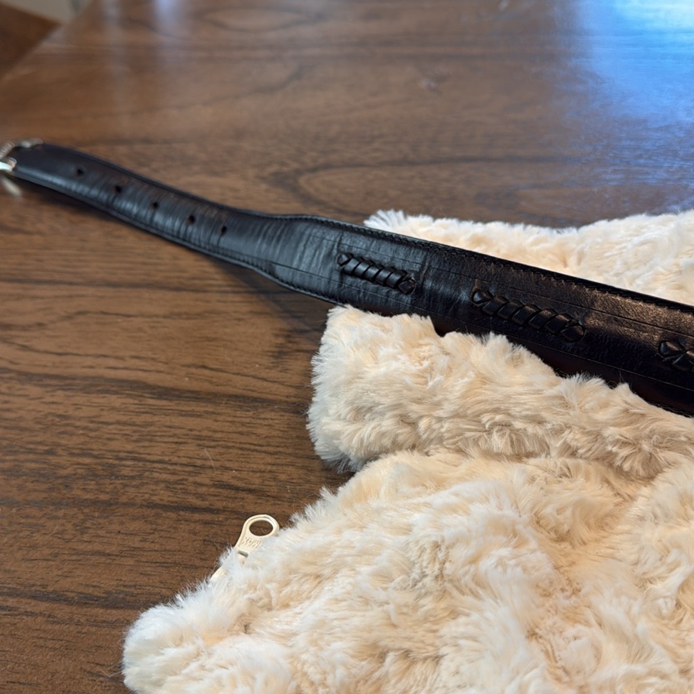 Textured Black Leather Belt Shabby Silver Buckle Tapers Toward Belt Holes 36 - Picture 6 of 10